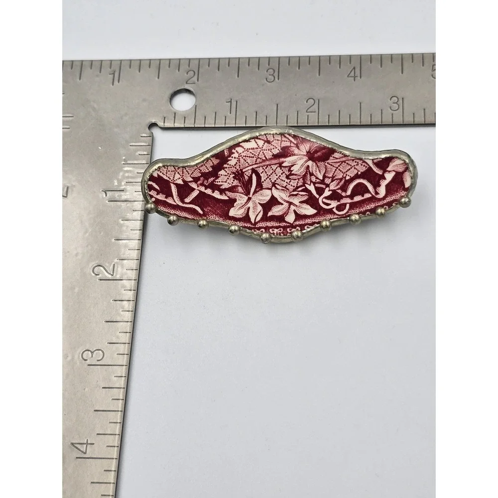 Vintage Linda carrigan Brooch Pin Red White Floral‎ Chintz Shard Porcelain Art